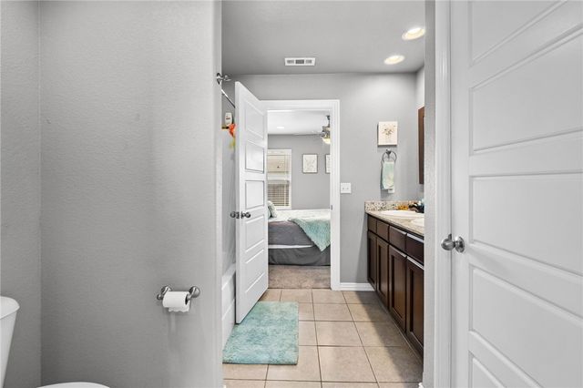 1620 Secretariat Lane, Prairie Grove, AR 72753