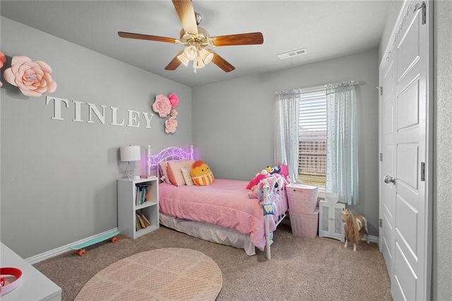 1620 Secretariat Lane, Prairie Grove, AR 72753