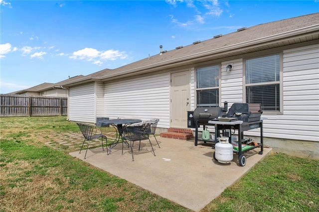 1620 Secretariat Lane, Prairie Grove, AR 72753