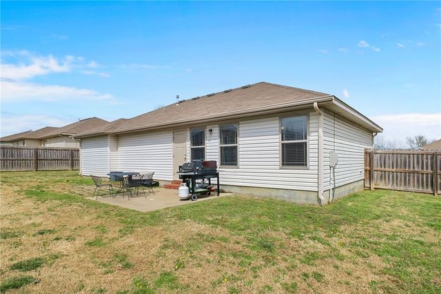 1620 Secretariat Lane, Prairie Grove, AR 72753