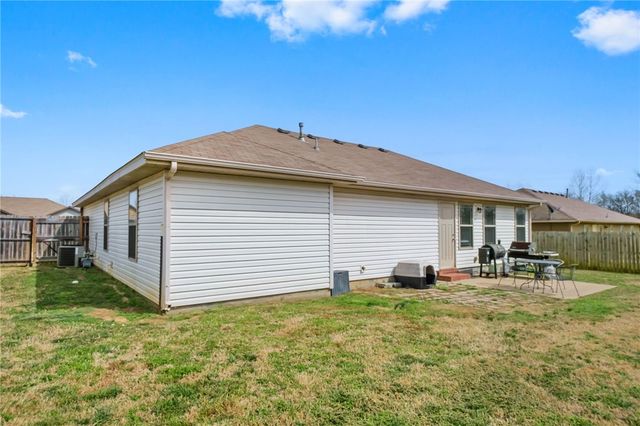 1620 Secretariat Lane, Prairie Grove, AR 72753