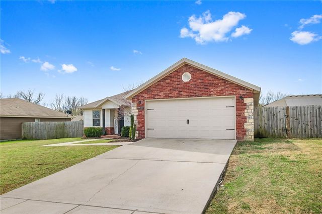 1620 Secretariat Lane, Prairie Grove, AR 72753