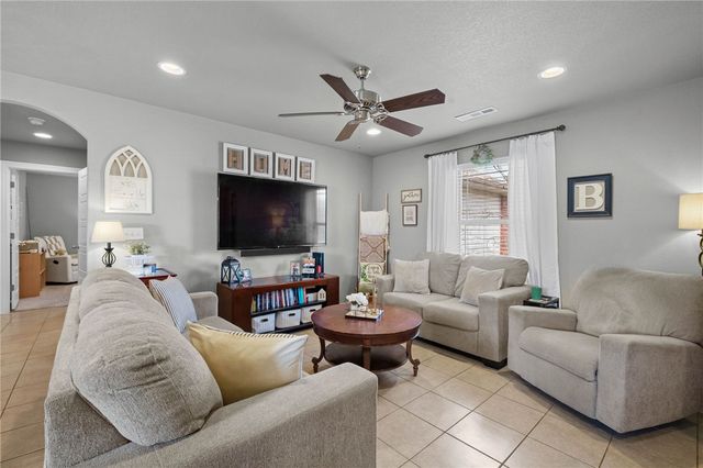 1620 Secretariat Lane, Prairie Grove, AR 72753