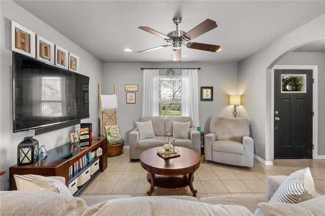 1620 Secretariat Lane, Prairie Grove, AR 72753