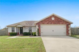 1620 Secretariat Lane, Prairie Grove, AR 72753