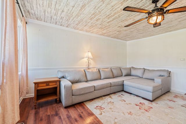 26177 W Lakeview Avenue, Ingleside, IL 60041