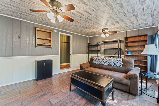 26177 W Lakeview Avenue, Ingleside, IL 60041