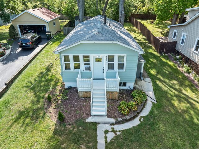 26177 W Lakeview Avenue, Ingleside, IL 60041