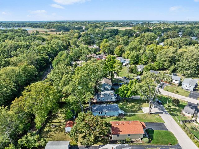 26177 W Lakeview Avenue, Ingleside, IL 60041