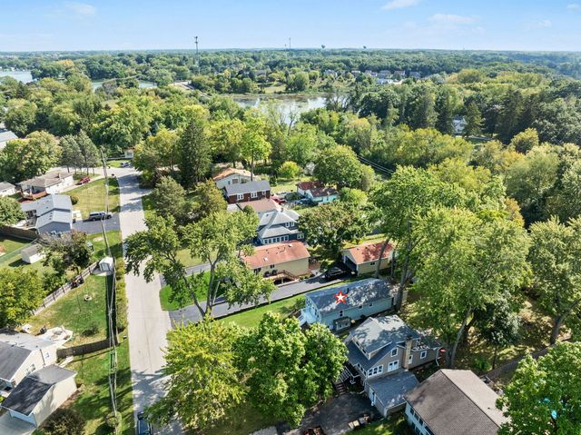 26177 W Lakeview Avenue, Ingleside, IL 60041