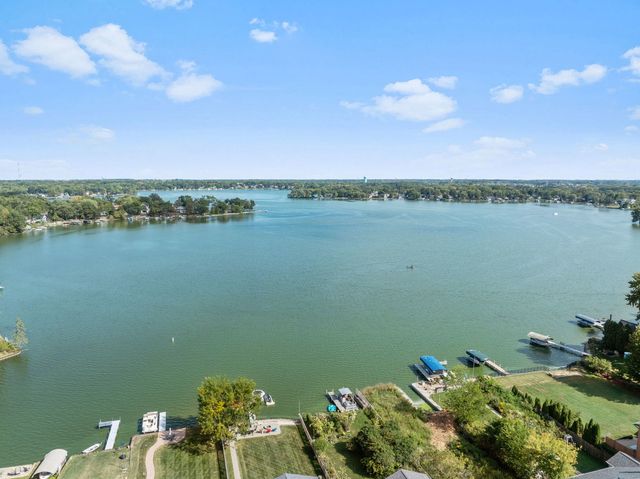 26177 W Lakeview Avenue, Ingleside, IL 60041