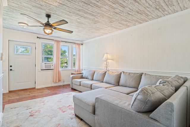 26177 W Lakeview Avenue, Ingleside, IL 60041