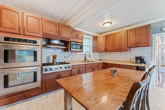 26177 W Lakeview Avenue, Ingleside, IL 60041