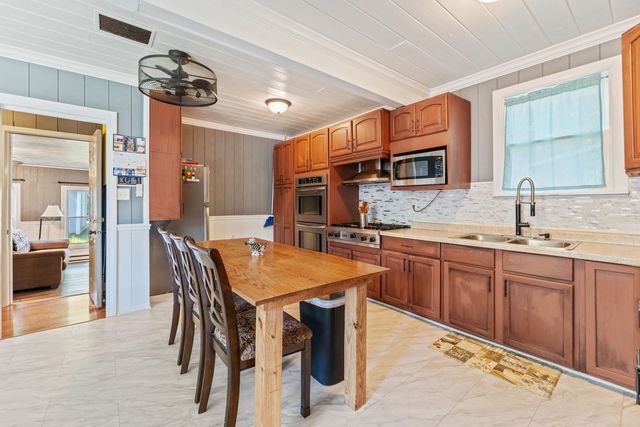 26177 W Lakeview Avenue, Ingleside, IL 60041