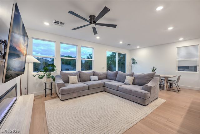 9748 Manchester Peak Avenue, Las Vegas, NV 89178
