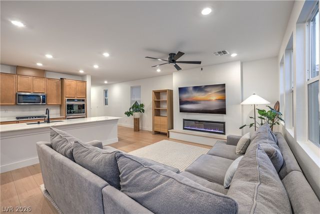 9748 Manchester Peak Avenue, Las Vegas, NV 89178