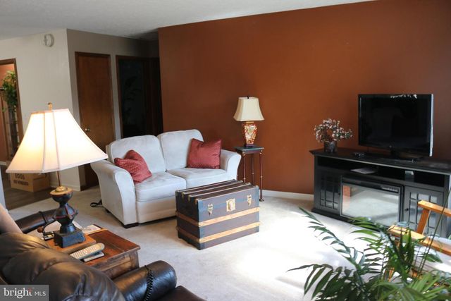 228 MEADOW RIDGE DR, Petersburg, WV 26847