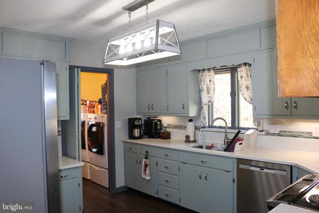 228 MEADOW RIDGE DR, Petersburg, WV 26847