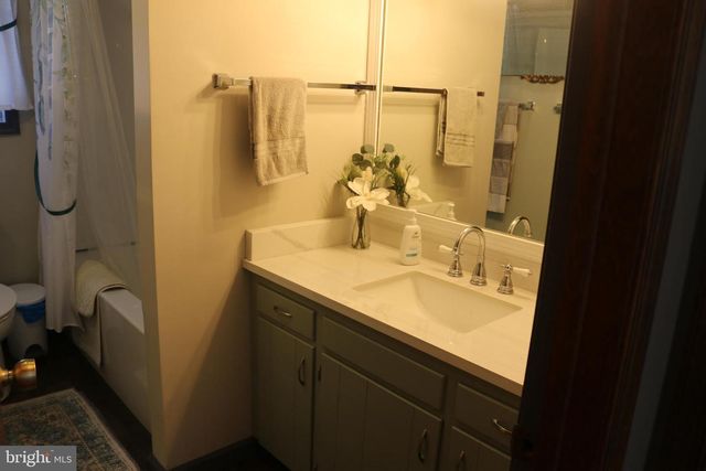 228 MEADOW RIDGE DR, Petersburg, WV 26847