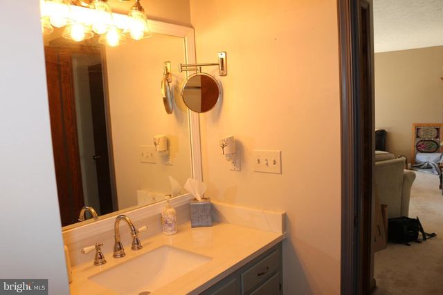 228 MEADOW RIDGE DR, Petersburg, WV 26847