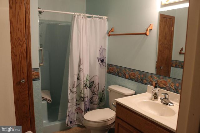 228 MEADOW RIDGE DR, Petersburg, WV 26847