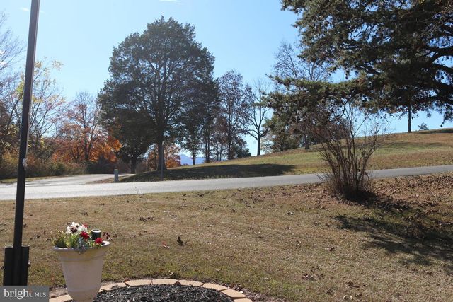 228 MEADOW RIDGE DR, Petersburg, WV 26847