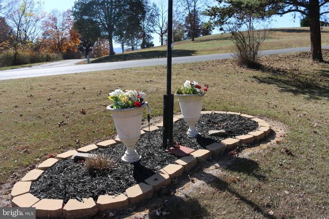 228 MEADOW RIDGE DR, Petersburg, WV 26847