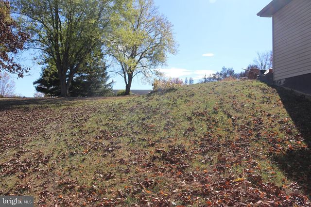 228 MEADOW RIDGE DR, Petersburg, WV 26847