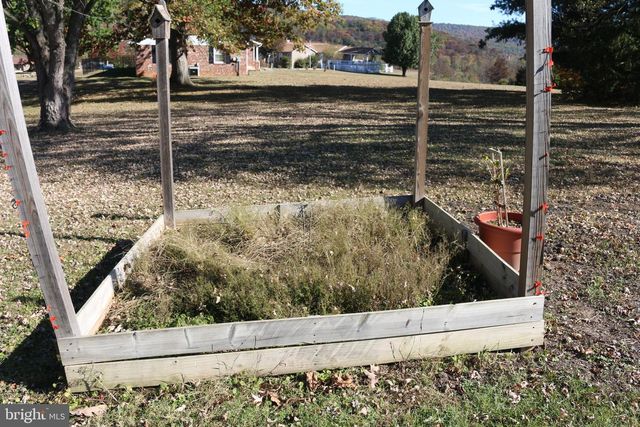 228 MEADOW RIDGE DR, Petersburg, WV 26847