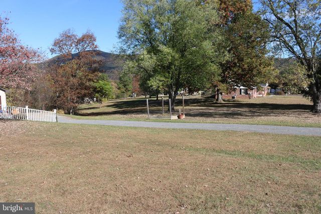 228 MEADOW RIDGE DR, Petersburg, WV 26847