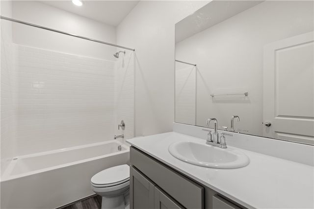 895 Brookdale Drive, Vista, CA 92081