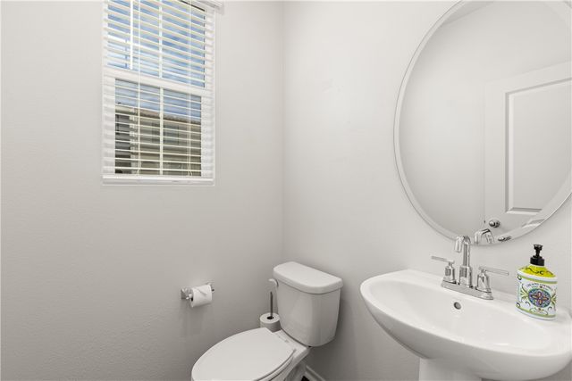 895 Brookdale Drive, Vista, CA 92081