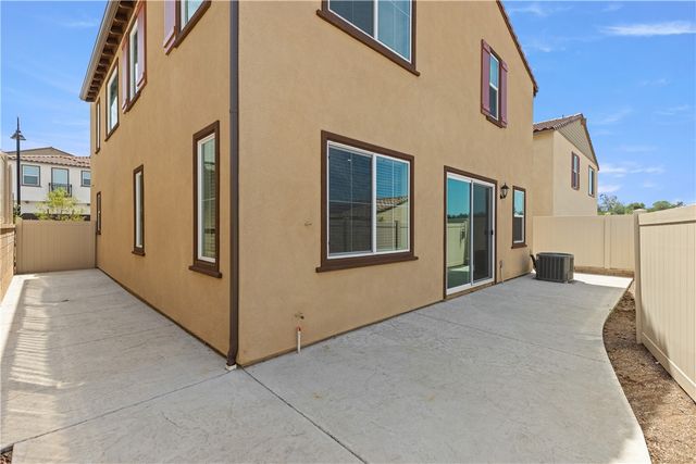 895 Brookdale Drive, Vista, CA 92081