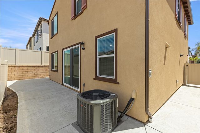 895 Brookdale Drive, Vista, CA 92081