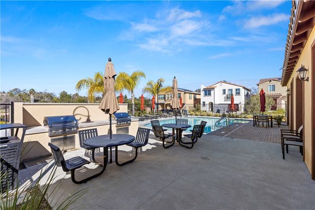 895 Brookdale Drive, Vista, CA 92081