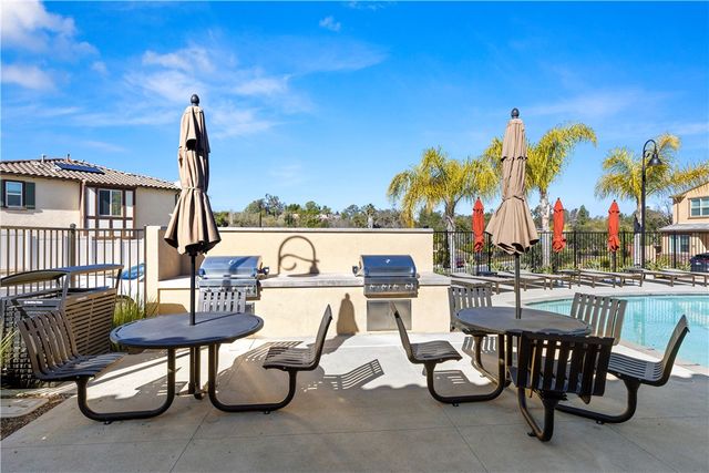 895 Brookdale Drive, Vista, CA 92081