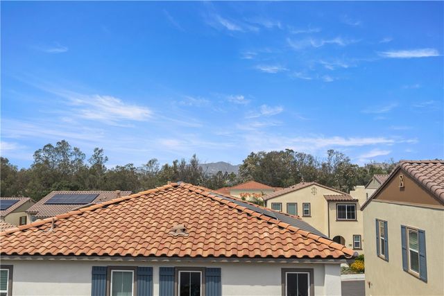 895 Brookdale Drive, Vista, CA 92081