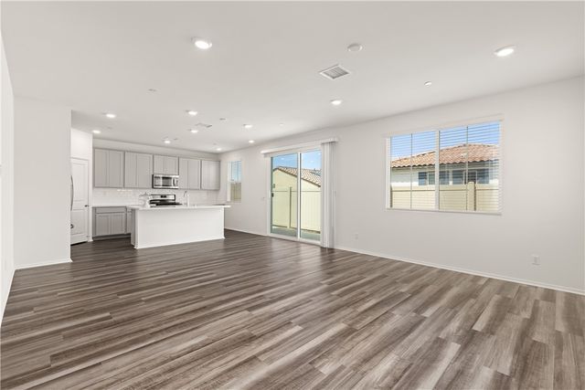 895 Brookdale Drive, Vista, CA 92081