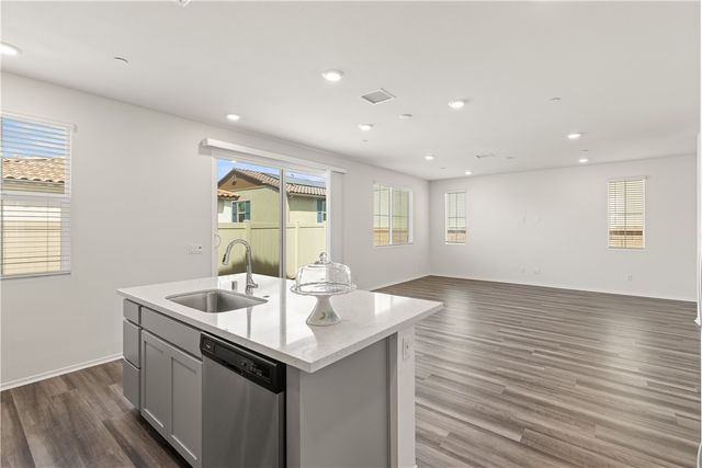 895 Brookdale Drive, Vista, CA 92081