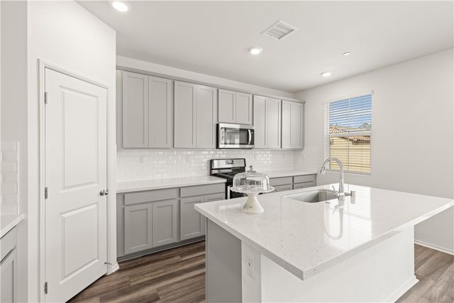 895 Brookdale Drive, Vista, CA 92081