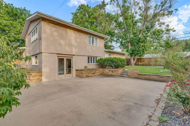 2843 SW McAlister AVE, Topeka, KS 66614