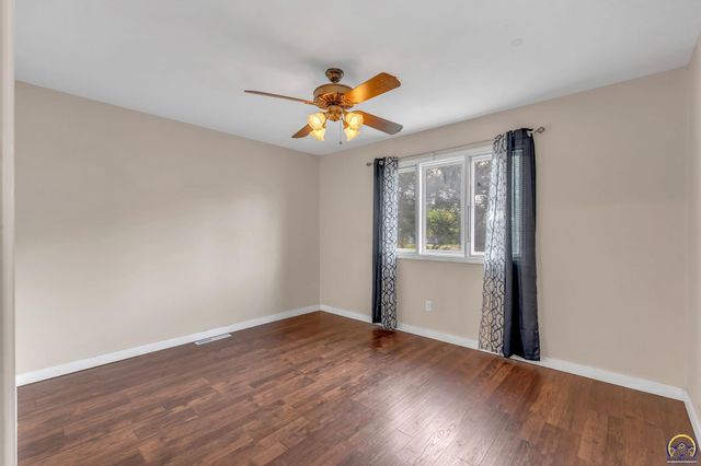 2843 SW McAlister AVE, Topeka, KS 66614