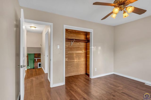 2843 SW McAlister AVE, Topeka, KS 66614