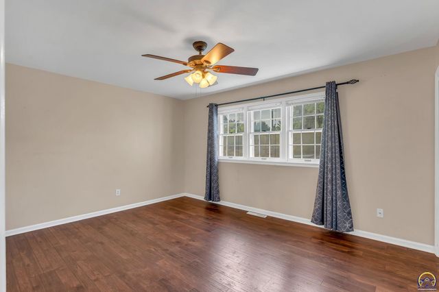 2843 SW McAlister AVE, Topeka, KS 66614