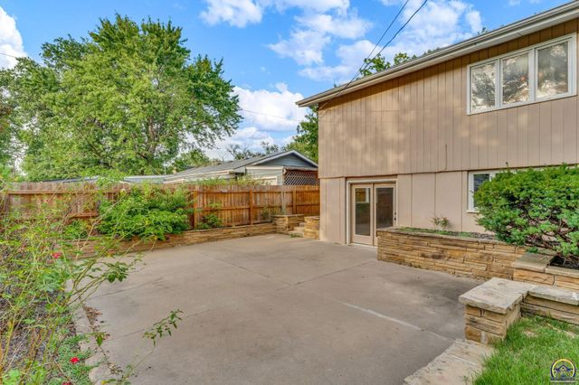 2843 SW McAlister AVE, Topeka, KS 66614
