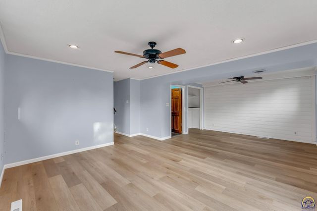 2843 SW McAlister AVE, Topeka, KS 66614