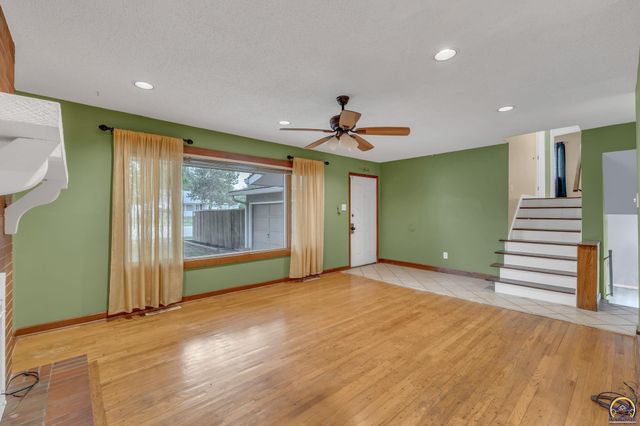 2843 SW McAlister AVE, Topeka, KS 66614
