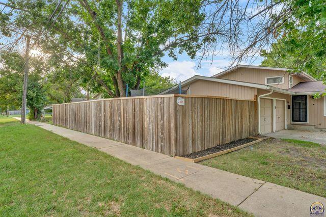 2843 SW McAlister AVE, Topeka, KS 66614