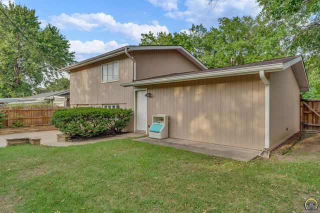 2843 SW McAlister AVE, Topeka, KS 66614