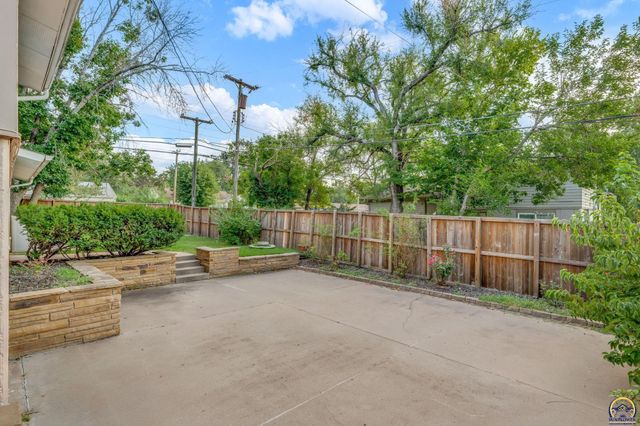2843 SW McAlister AVE, Topeka, KS 66614